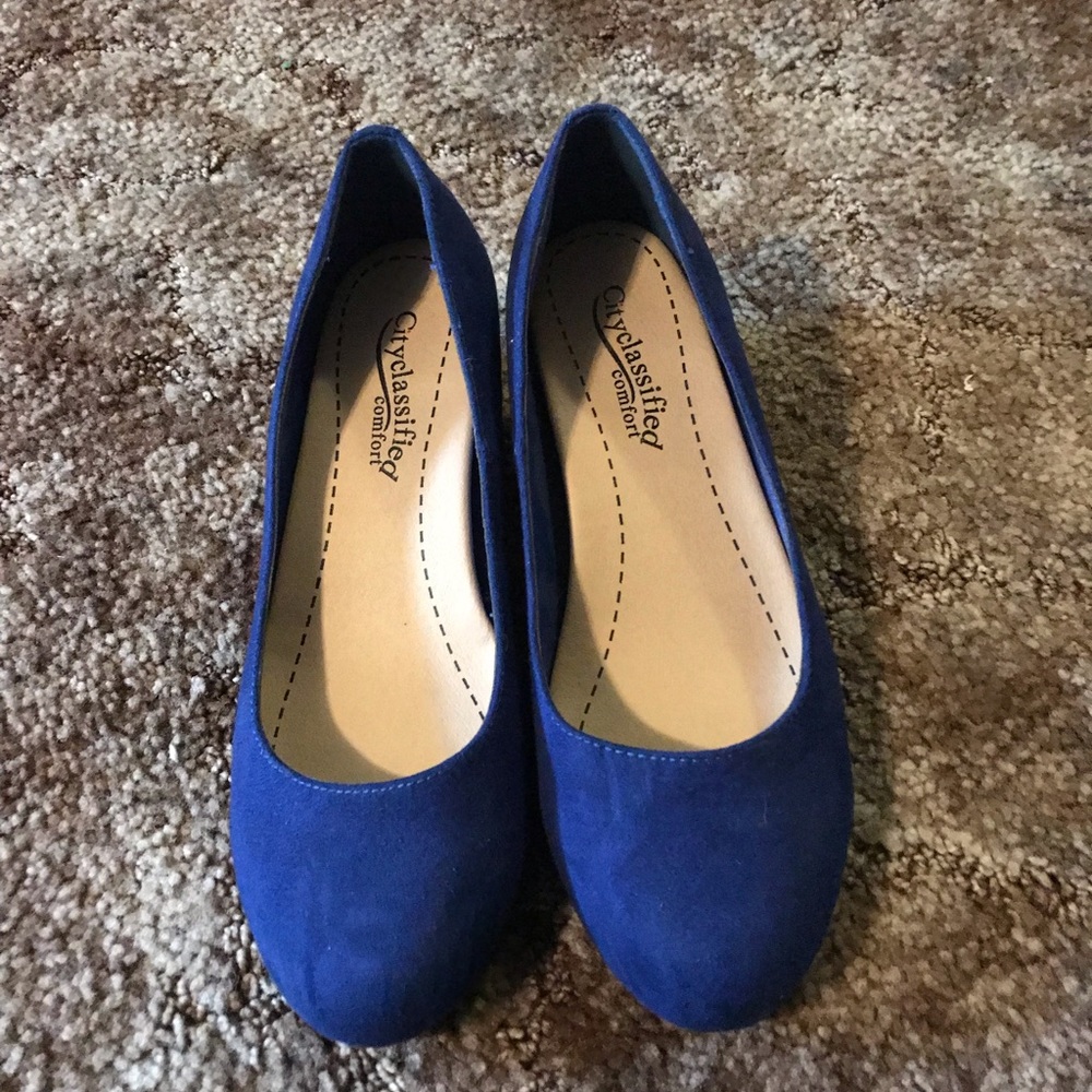 blue wedges